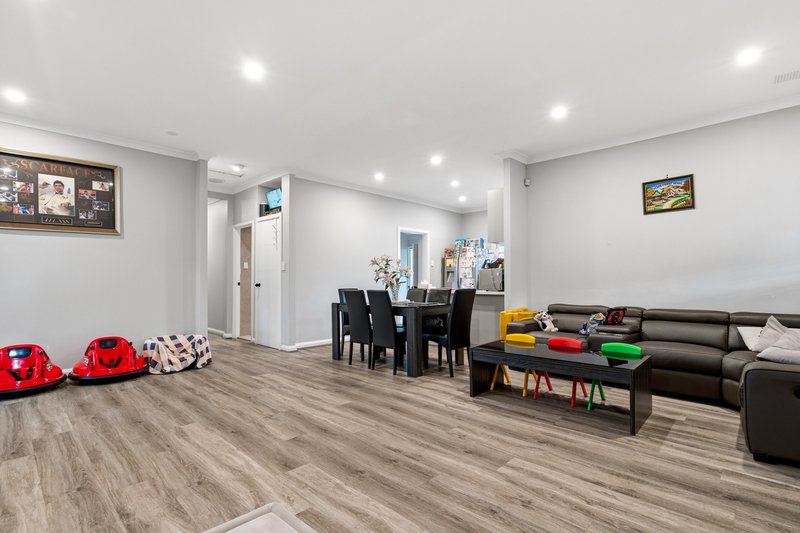 Photo - 14 Hoskin Street, Cloverdale WA 6105 - Image 7