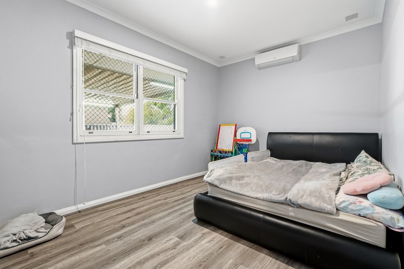 Photo - 14 Hoskin Street, Cloverdale WA 6105 - Image 14