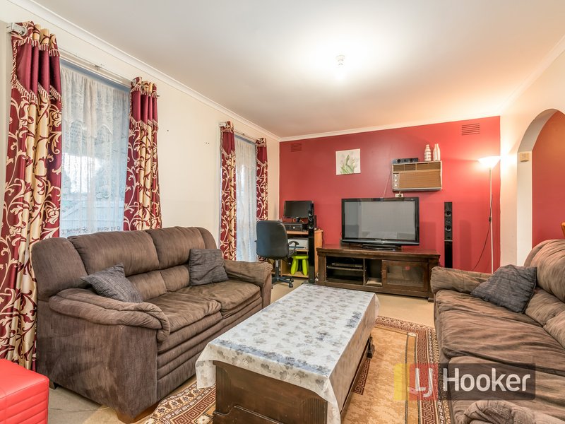 Photo - 14 Hotham Street, Cranbourne VIC 3977 - Image 2