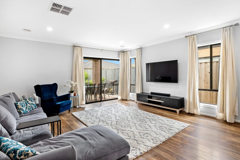 Photo - 14 Hounslow Drive, Wyndham Vale VIC 3024 - Image 7