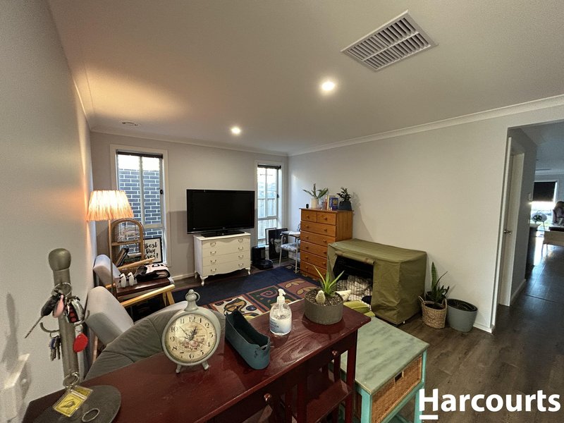 Photo - 14 Hourigan Way, Werribee VIC 3030 - Image 2