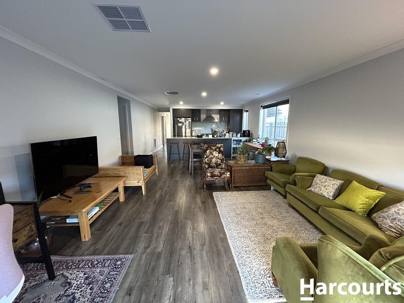Photo - 14 Hourigan Way, Werribee VIC 3030 - Image 4