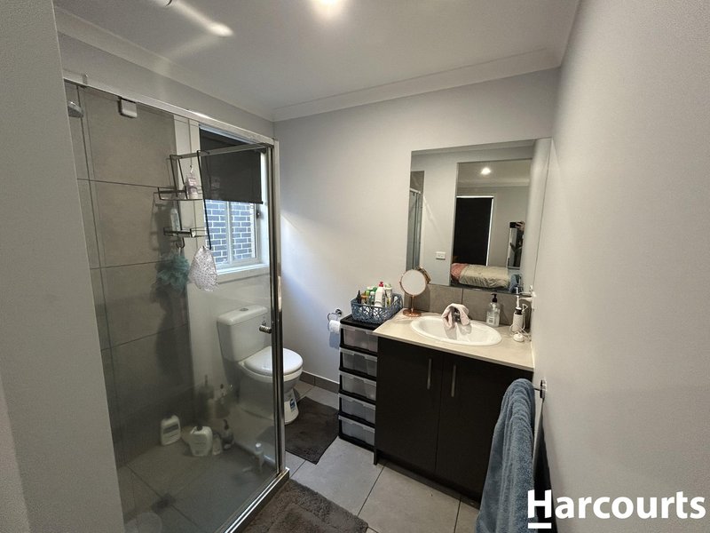 Photo - 14 Hourigan Way, Werribee VIC 3030 - Image 7