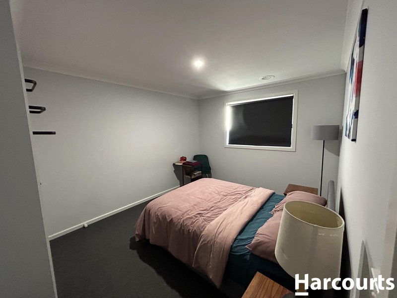 Photo - 14 Hourigan Way, Werribee VIC 3030 - Image 8