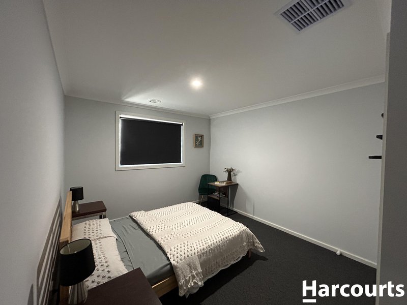 Photo - 14 Hourigan Way, Werribee VIC 3030 - Image 9