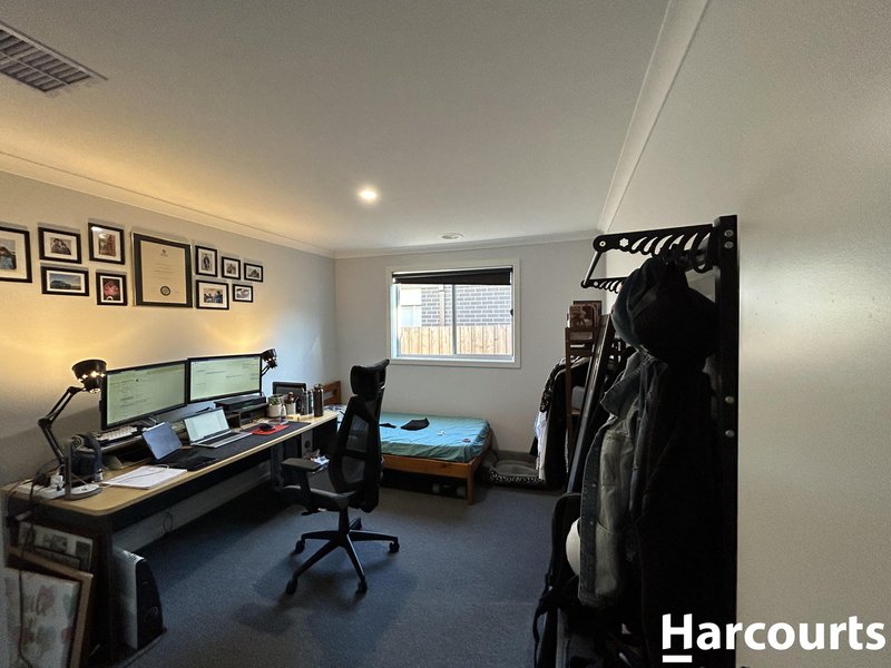 Photo - 14 Hourigan Way, Werribee VIC 3030 - Image 10