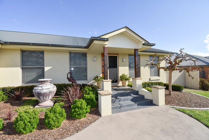 14 Howarth Close, Llanarth NSW 2795