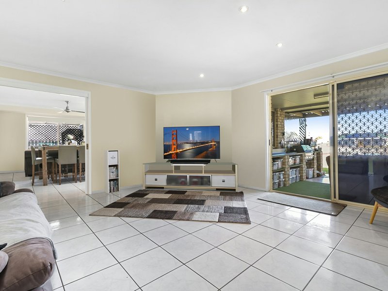 Photo - 14 Hoya Crescent, Bongaree QLD 4507 - Image 11