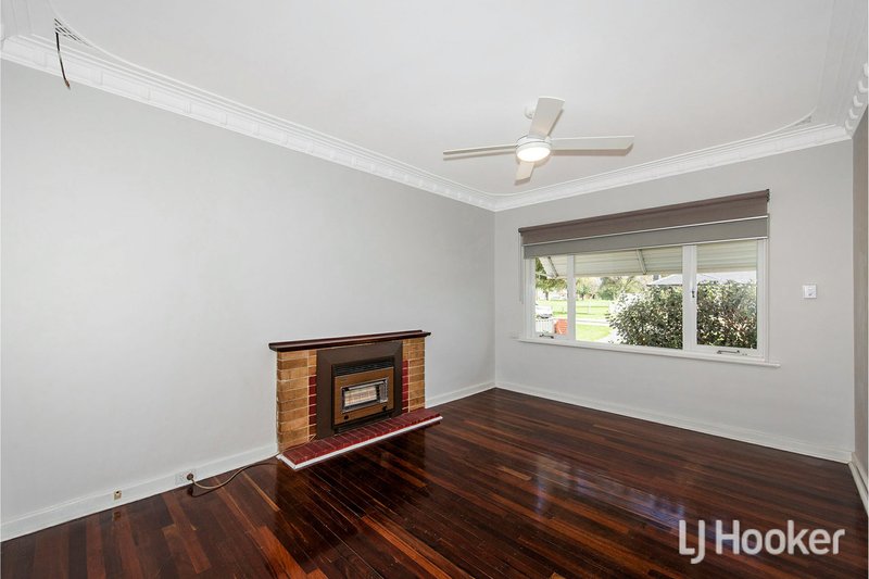 Photo - 14 Hunt Street, Thornlie WA 6108 - Image 3