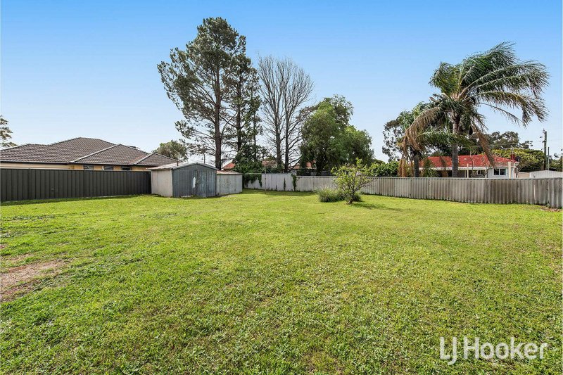 Photo - 14 Hunt Street, Thornlie WA 6108 - Image 12