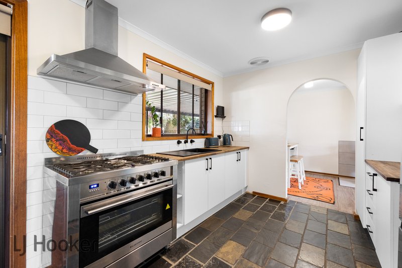 Photo - 14 Indee Crescent, Craigmore SA 5114 - Image 3