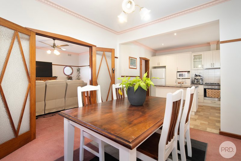 Photo - 14 Iris Avenue, Wendouree VIC 3355 - Image 4