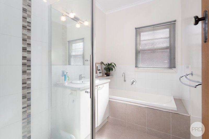 Photo - 14 Iris Avenue, Wendouree VIC 3355 - Image 11
