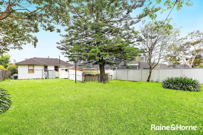 Photo - 14 Isaac Street, Peakhurst Heights NSW 2210 - Image 5