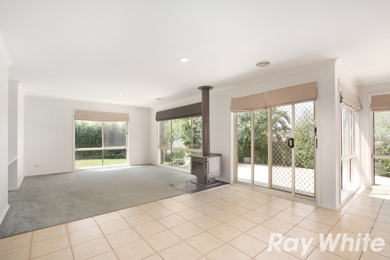 Photo - 14 Ivory Drive, Pakenham VIC 3810 - Image 3