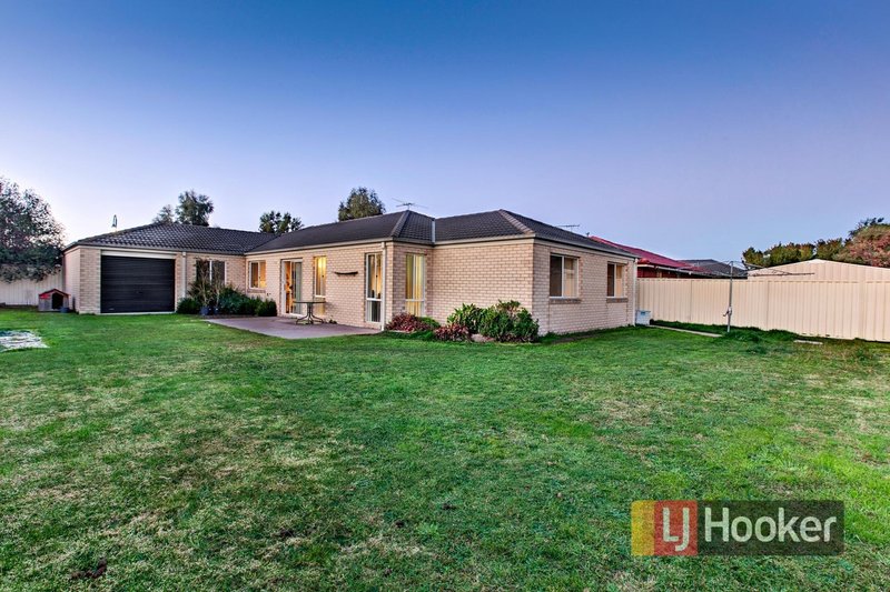 Photo - 14 Jacaranda Way, Pakenham VIC 3810 - Image 6