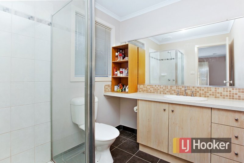 Photo - 14 Jacaranda Way, Pakenham VIC 3810 - Image 10