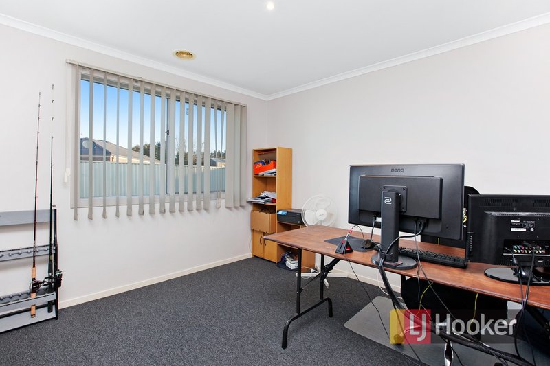 Photo - 14 Jacaranda Way, Pakenham VIC 3810 - Image 13