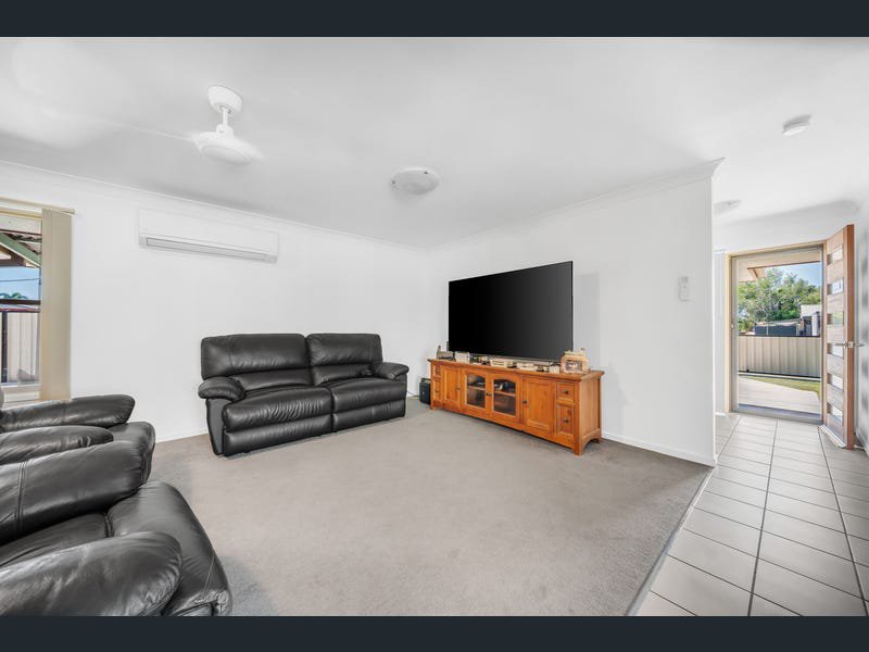 Photo - 14 Jacqueline Drive, Emerald QLD 4720 - Image 2