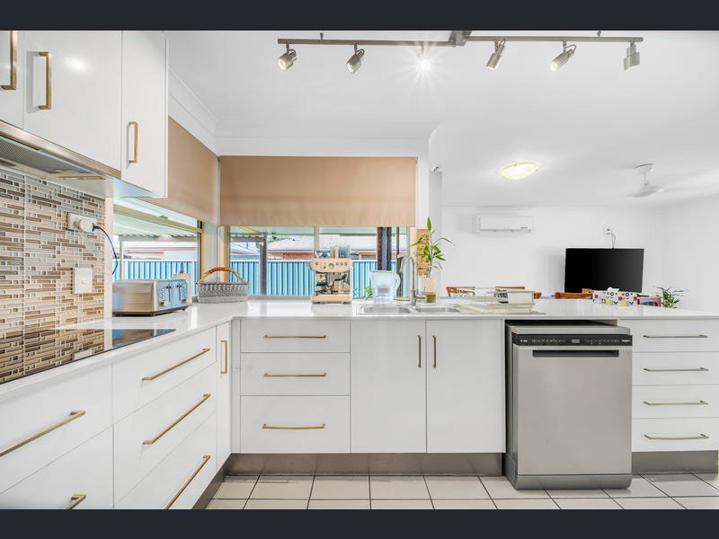 Photo - 14 Jacqueline Drive, Emerald QLD 4720 - Image 3