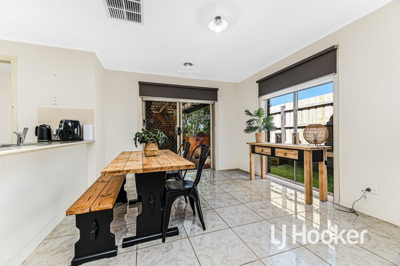 Photo - 14 Jennifer Court, Pakenham VIC 3810 - Image 6