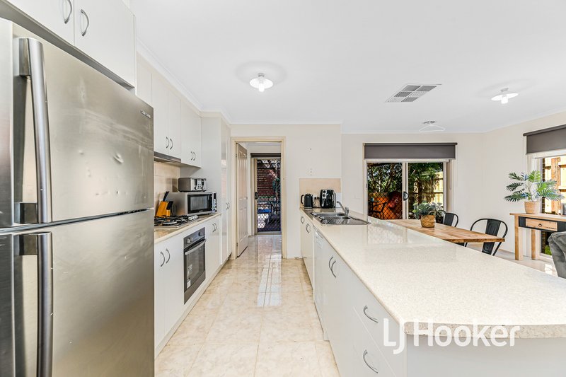 Photo - 14 Jennifer Court, Pakenham VIC 3810 - Image 7