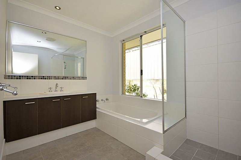 Photo - 14 Jindalee Boulevard, Jindalee WA 6036 - Image 11