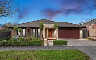 14 Joseph Banks Drive, Pakenham VIC 3810