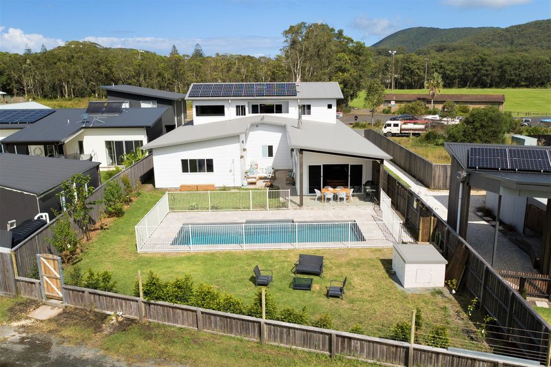 Photo - 14 Karnang Drive, Boomerang Beach NSW 2428 - Image 18