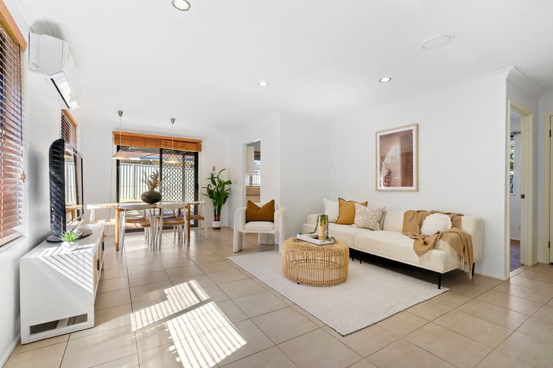 Photo - 14 Kathy Way, Dean Park NSW 2761 - Image 2