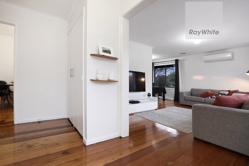 Photo - 14 Katrina Drive, Gladstone Park VIC 3043 - Image 4