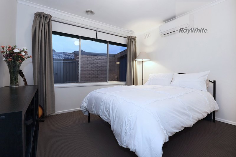 Photo - 14 Katrina Drive, Gladstone Park VIC 3043 - Image 11