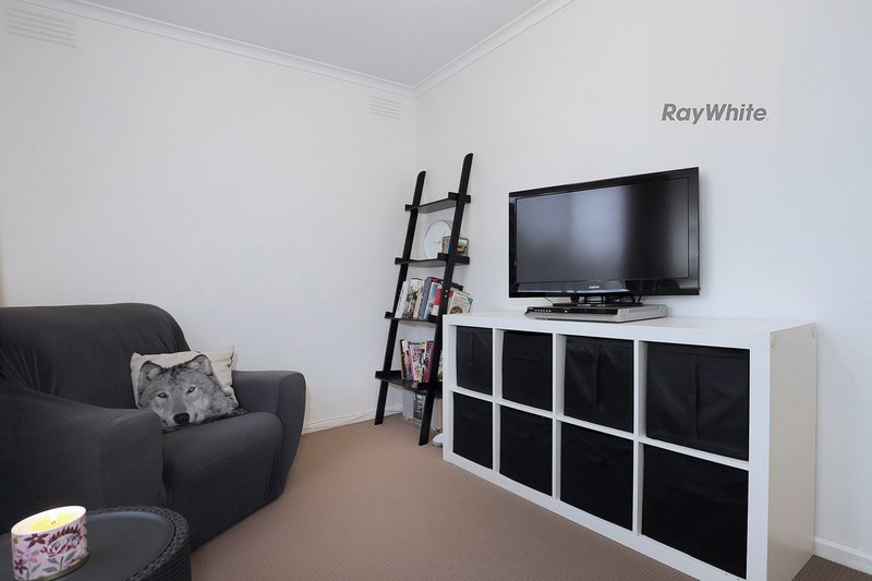 Photo - 14 Katrina Drive, Gladstone Park VIC 3043 - Image 14