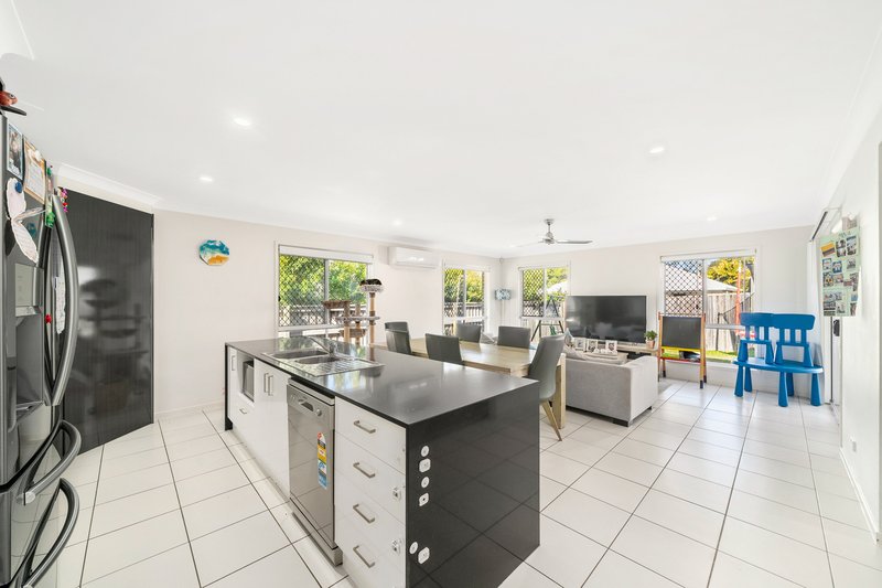 Photo - 14 Kawana Street, North Lakes QLD 4509 - Image 2