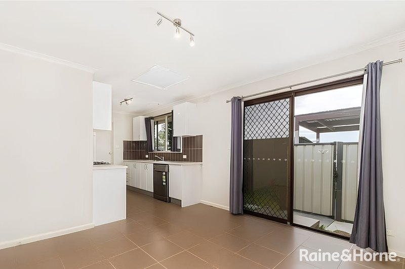 Photo - 1/4 Kerry Court, St Albans VIC 3021 - Image 3