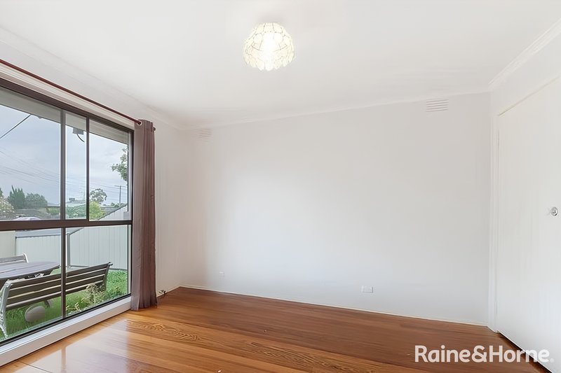 Photo - 1/4 Kerry Court, St Albans VIC 3021 - Image 5