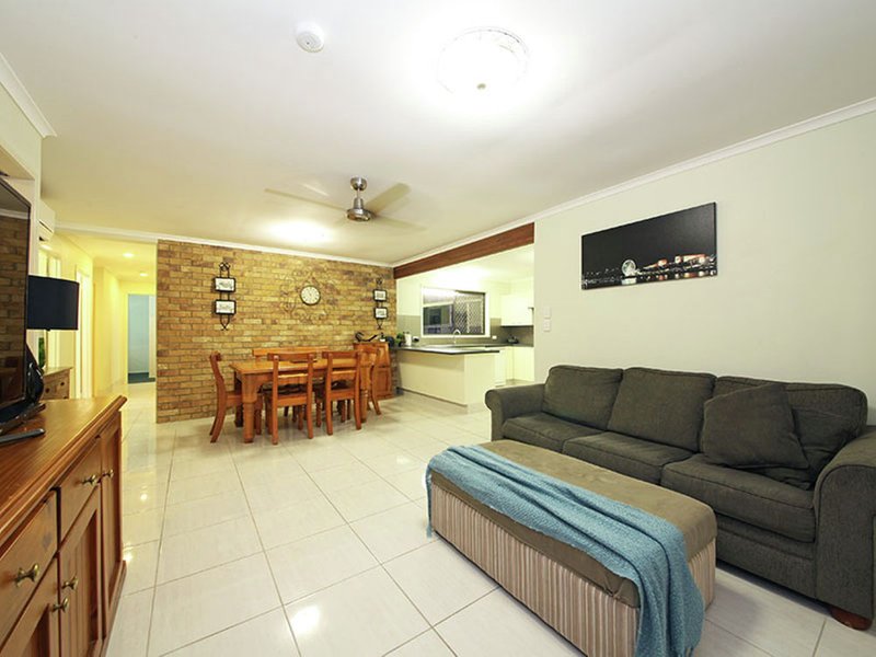 Photo - 14 Kestrel Court, Morayfield QLD 4506 - Image 5