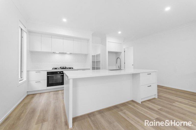 Photo - 14 Kestrel Street, Worongary QLD 4213 - Image 4
