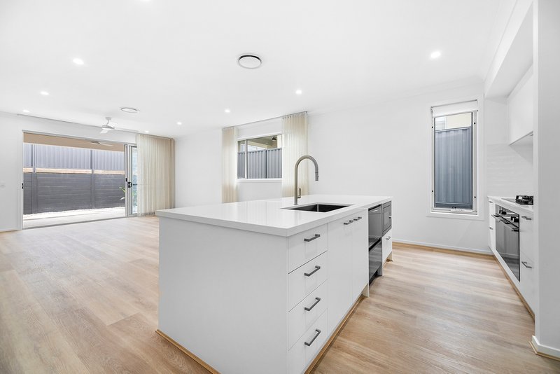 Photo - 14 Kestrel Street, Worongary QLD 4213 - Image 5