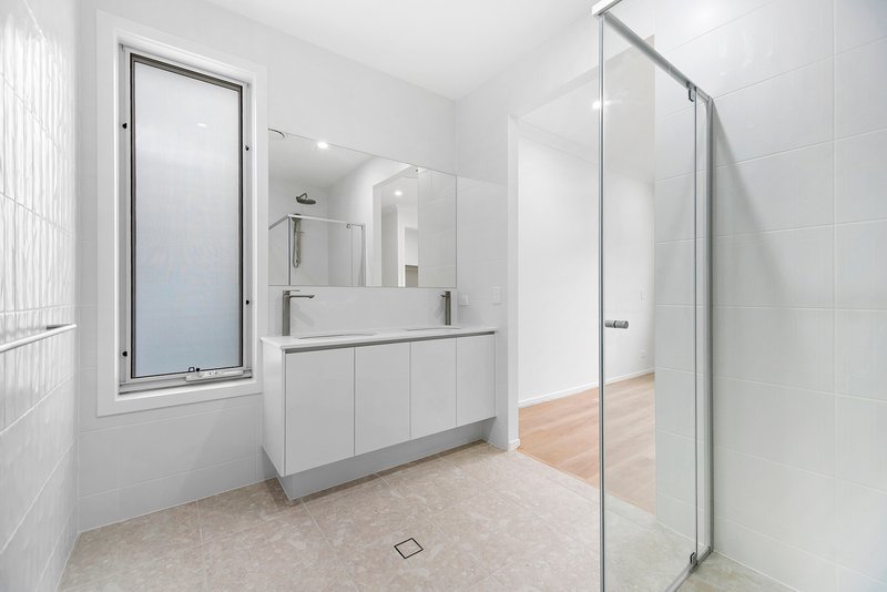 Photo - 14 Kestrel Street, Worongary QLD 4213 - Image 11