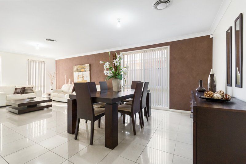 Photo - 14 Kiernan Crescent, Abbotsbury NSW 2176 - Image 6