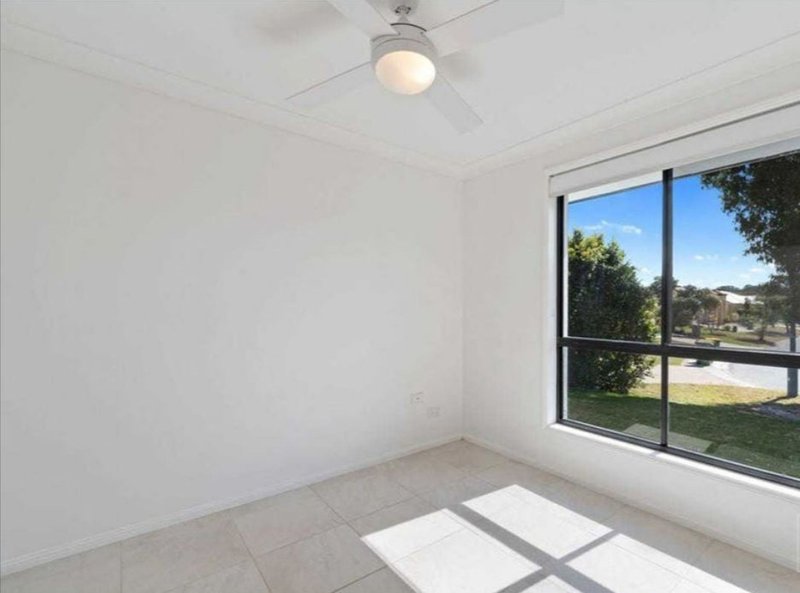 Photo - 14 Kilbride Court, Caloundra West QLD 4551 - Image 5