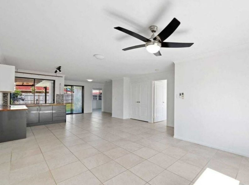 Photo - 14 Kilbride Court, Caloundra West QLD 4551 - Image 9