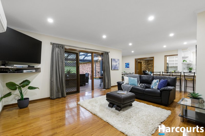 Photo - 14 Kilgerron Court, Narre Warren South VIC 3805 - Image 5