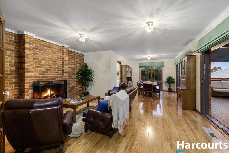 Photo - 14 Kilgerron Court, Narre Warren South VIC 3805 - Image 6