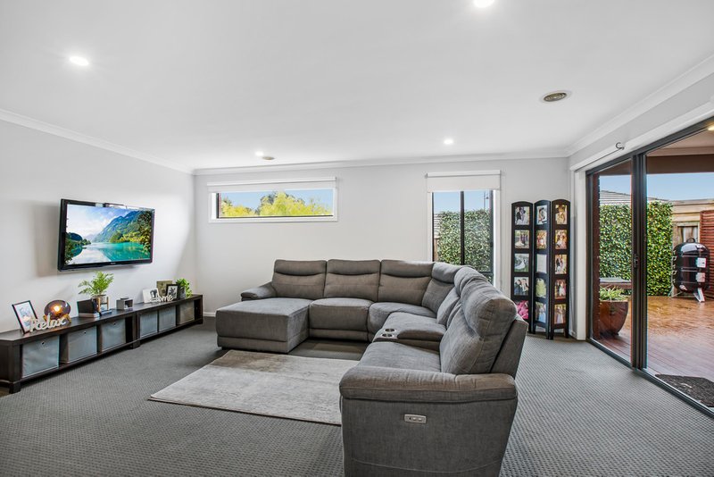 Photo - 14 Kimberley Grove, Pakenham VIC 3810 - Image 7