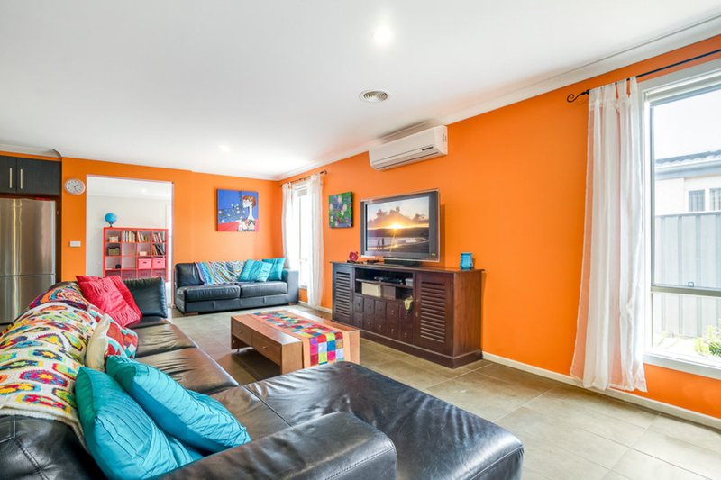 Photo - 14 Kingbird Avenue, Tarneit VIC 3029 - Image 3