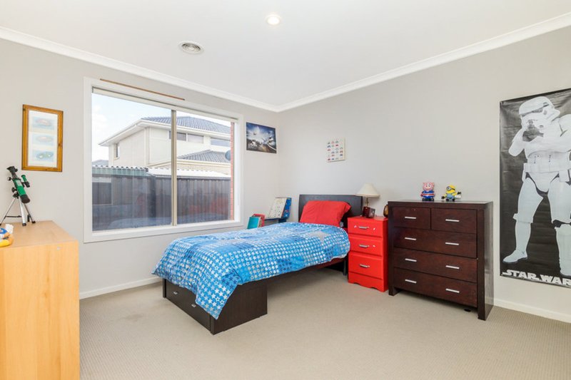 Photo - 14 Kingbird Avenue, Tarneit VIC 3029 - Image 11