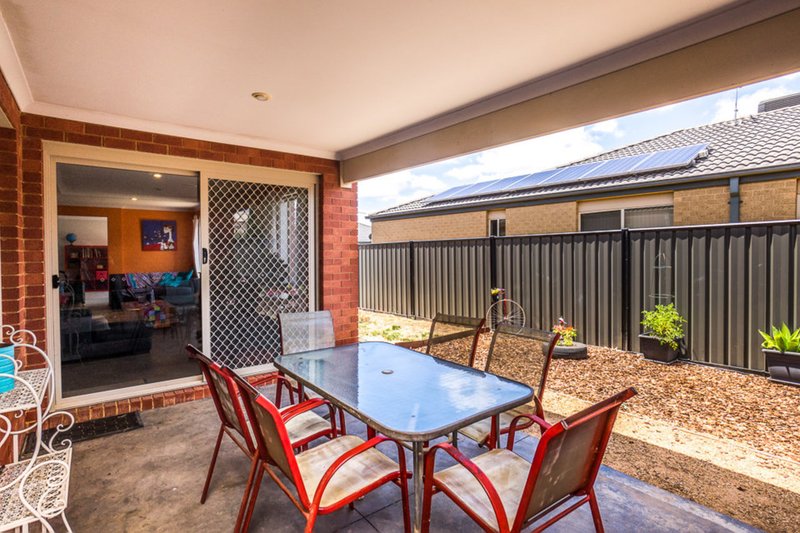 Photo - 14 Kingbird Avenue, Tarneit VIC 3029 - Image 12