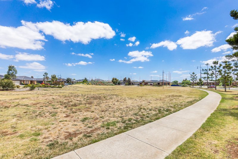 Photo - 14 Kingbird Avenue, Tarneit VIC 3029 - Image 16